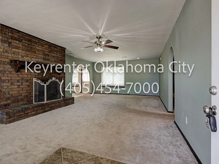 10912 N Blackwelder Ave — Photo 4
