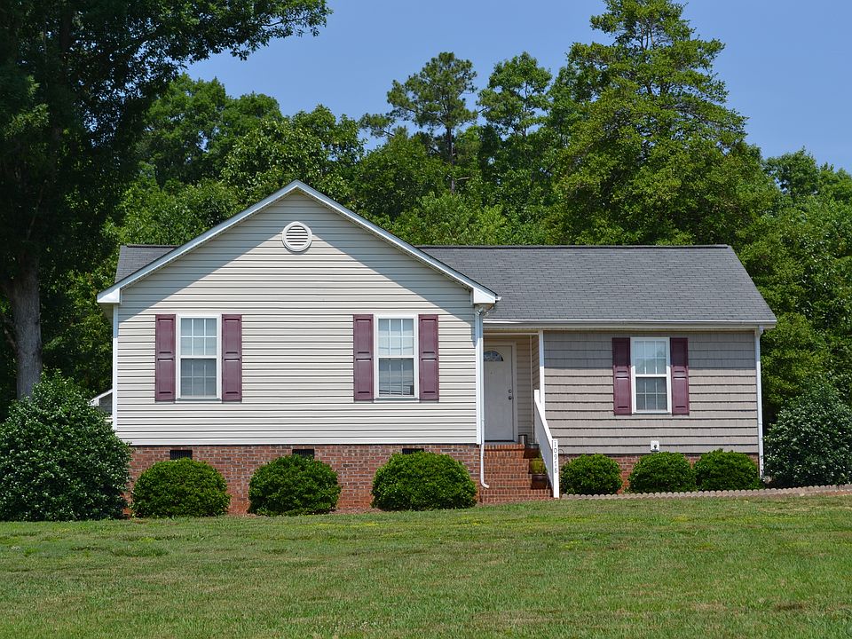 closer front yard view