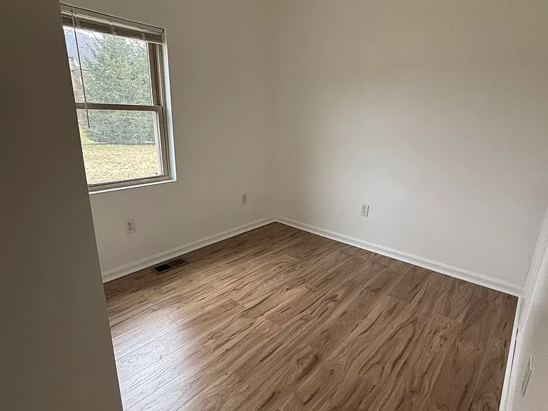 160 W Scripps Rd — Photo 11