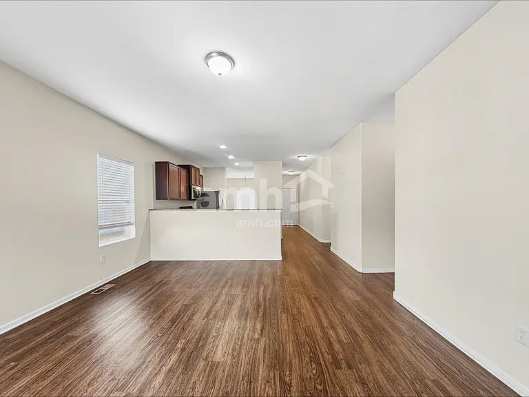 551 Reserve Ave — Photo 5