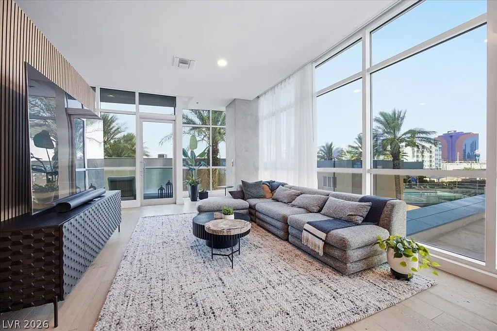 2 bed, 2.5 bath, 2494 sqft, $6,000 — Photo 1