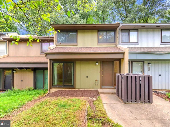 2248 Coppersmith Sq, Reston, VA 20191