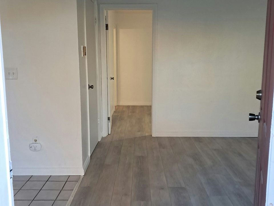 1st image of 1824 W Riverview Ave APT B