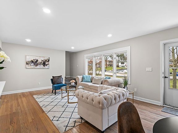 3rd image of 596 Hitchcock Ave