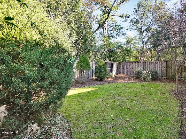 1639 Fallen Leaf Ln #B — Photo 9