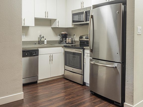 5th image of 655 S Fair Oaks Ave #H-303