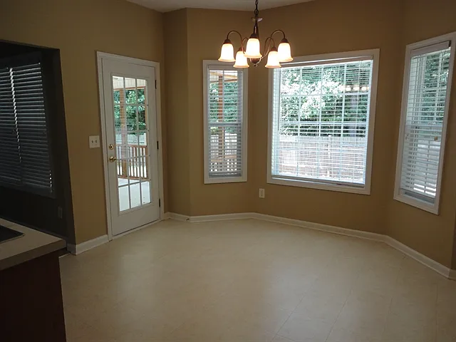 Building Photo - 142 Candle Ln