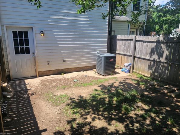 110 Acacia Cir, Smithfield, VA 23430