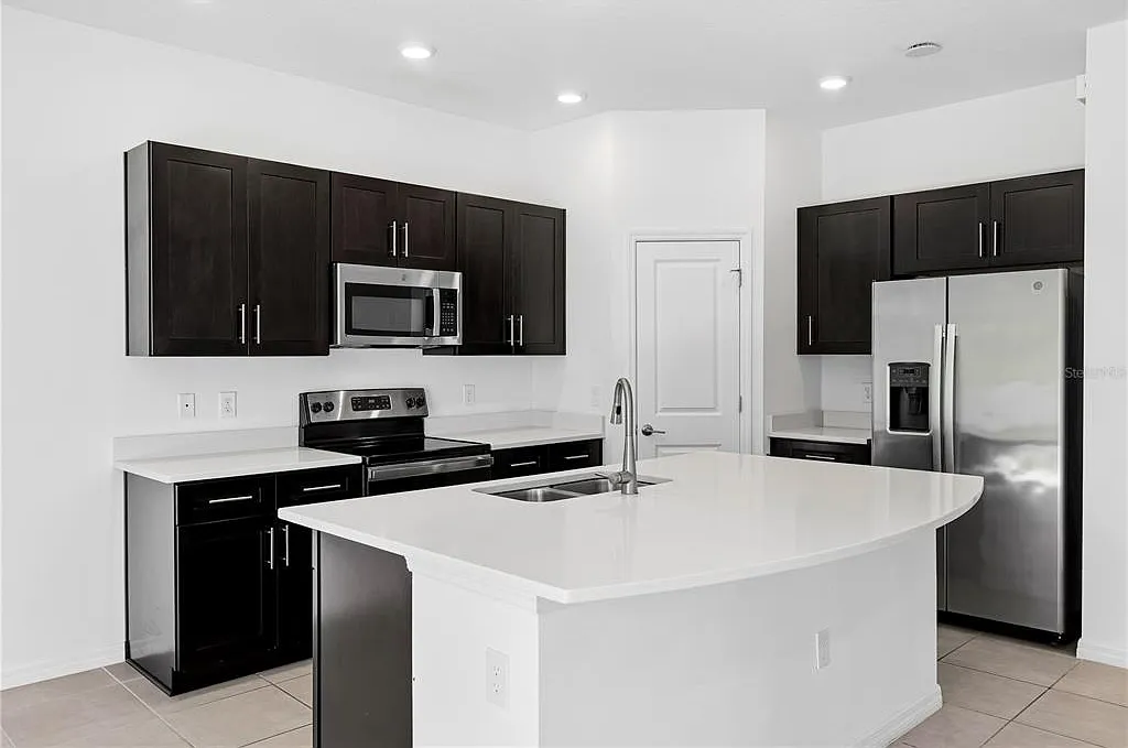 3 bed, 2.5 bath, 1663 sqft, $2,000 — Photo 3