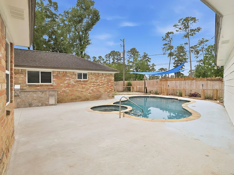 15215 Parkville Dr — Photo 46