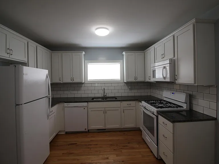128 Gold Ave SW — Photo 3