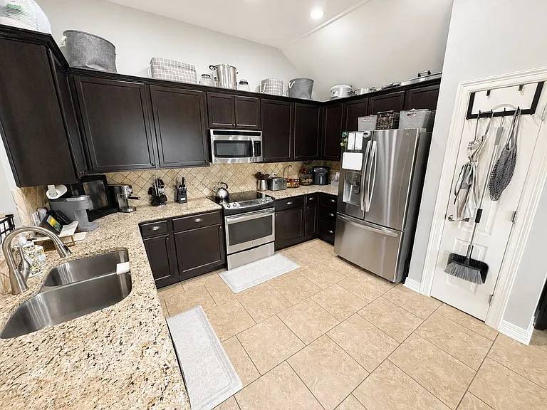 2149 Sweet Bay Cir — Photo 3