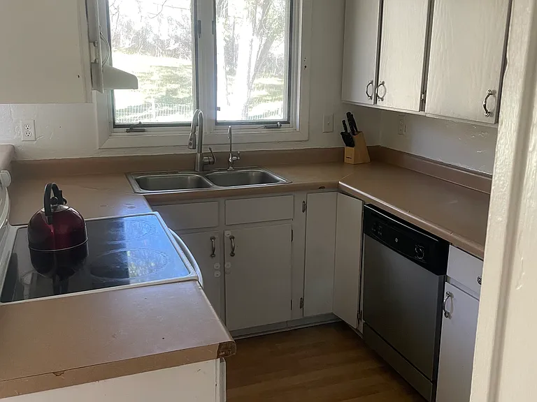 1185 Park Ave — Photo 3