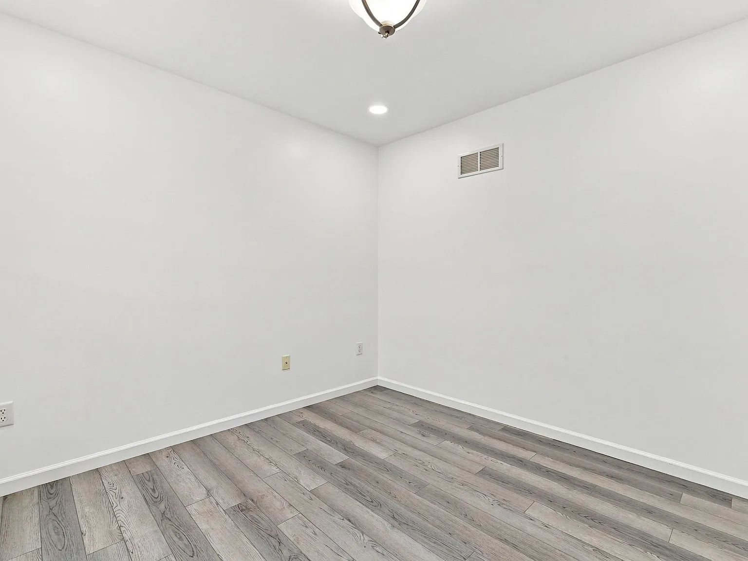 4 bed, 3.5 bath, 3028 sqft, $2,995 — Photo 4