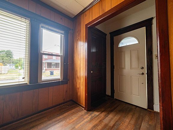 5th image of 129 Hoover St