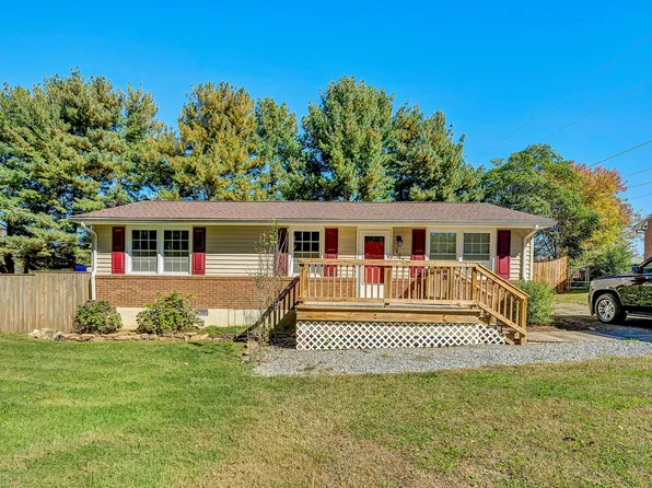 1445 Gratton St, Salem, VA 24153