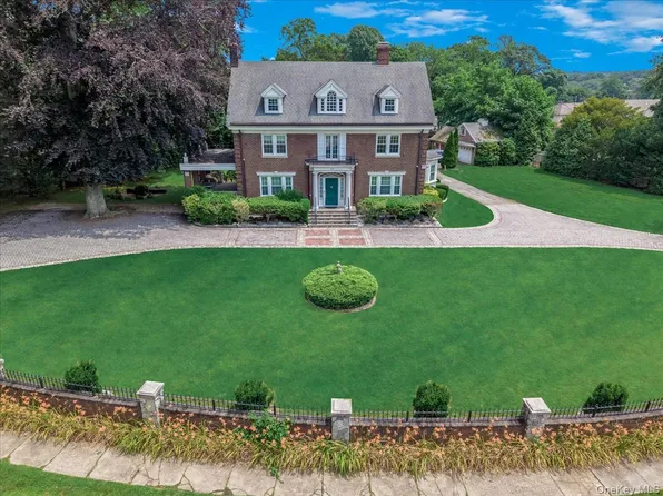 44 Arbor Place, Glen Cove, NY 11542