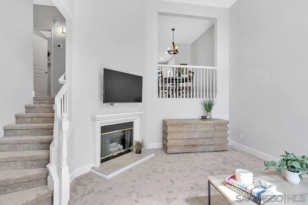 3 bed, 2.5 bath, 1444 sqft, $4,200 — Photo 3