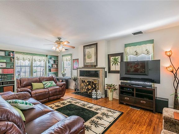 4th image of 10 N Lake Dr