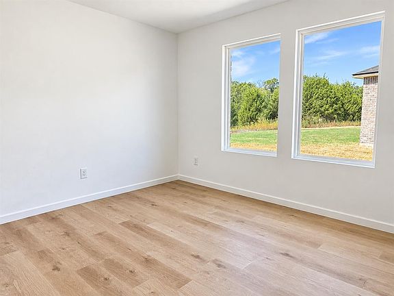 3rd image of 3865 SE 41st St
