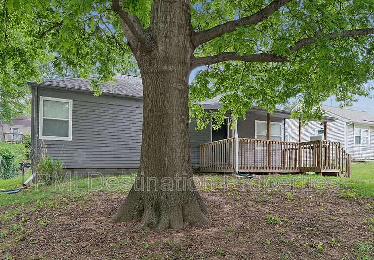 5431 N Indiana Ave — Photo 3
