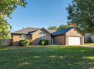 617 E Gallup Hill Rd, Nixa, MO 65714