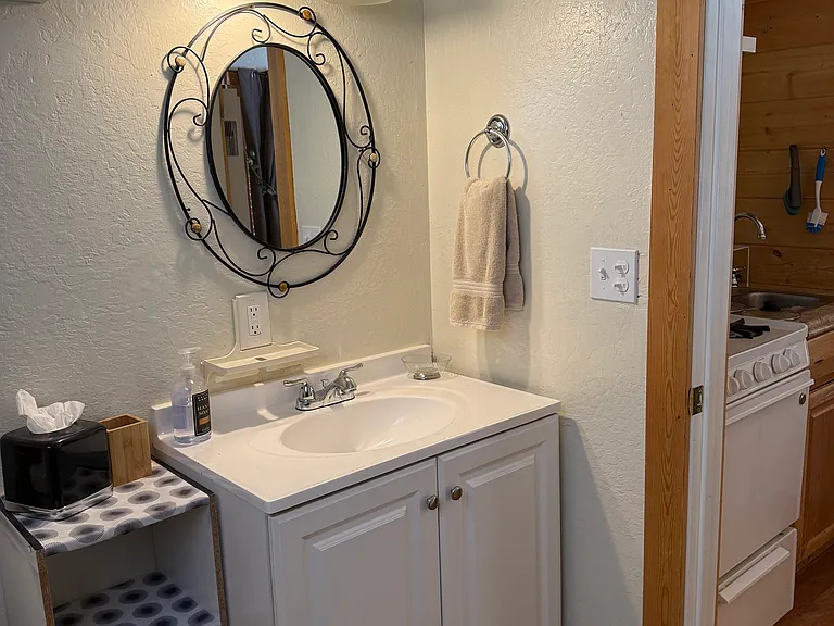 Bathroom vanity