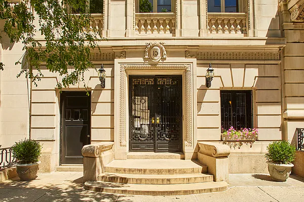 Sold by Compass | media 7