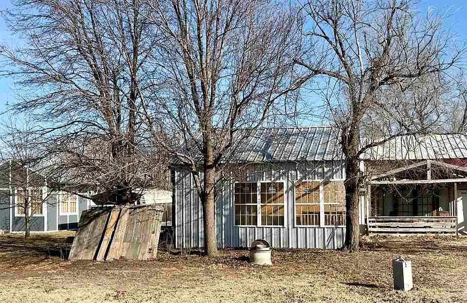 1st image of 1004 S 11th St