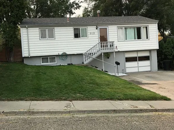 912 13th St, Havre, MT 59501