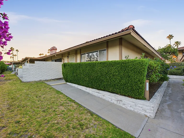 1022 San Marino Dr — Photo 1