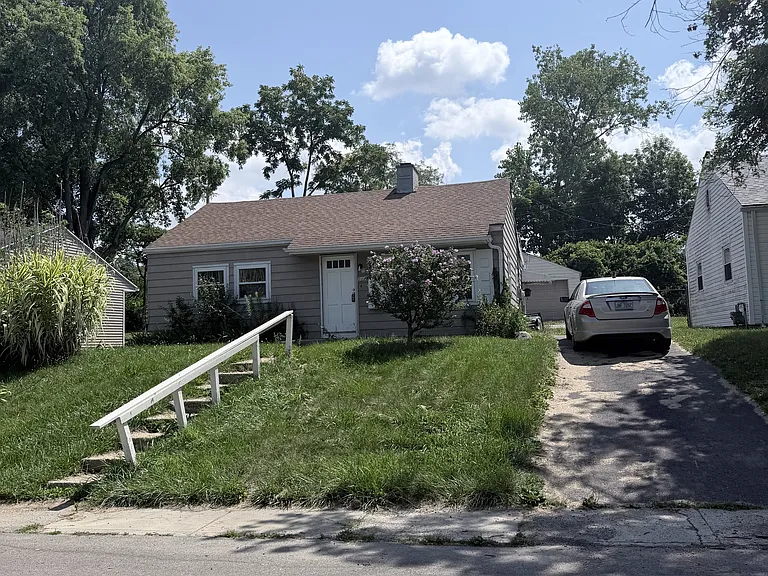 2440 Ulrich Ave — Photo 1