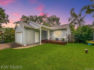 7021 Manderson Ter, West Bloomfield, MI 48323