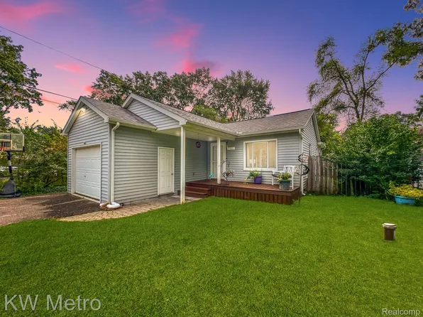 7021 Manderson Ter, West Bloomfield, MI 48323