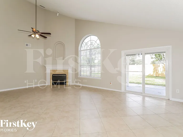 586 Timber Trace Ct — Photo 4