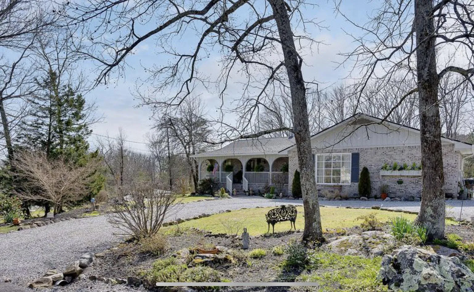 219 Rainbow Dr — Photo 2