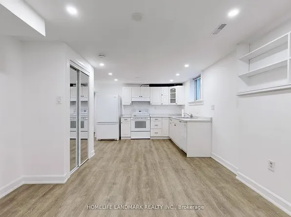 58 London Rd #Basement, Newmarket, ON L3Y 6A2