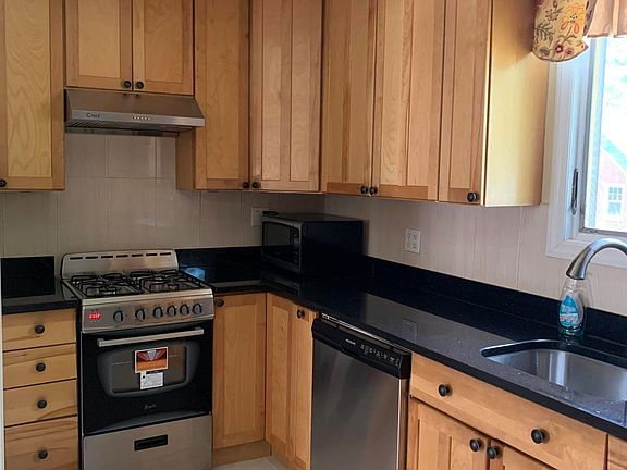 3rd image of 147 Giffords Ln #2