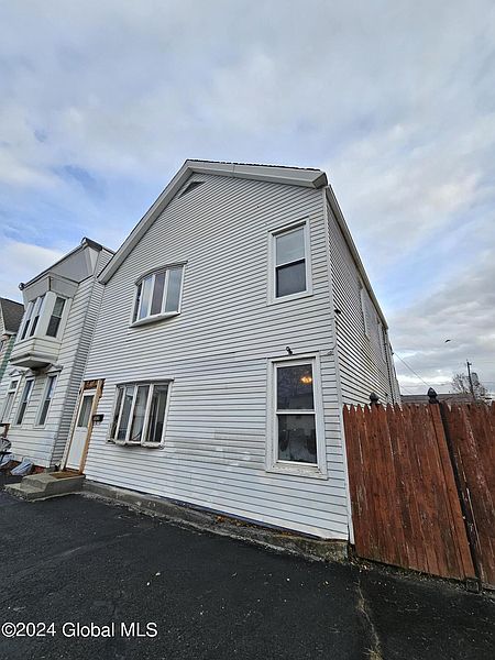 2nd image of 2418 3rd Avenue