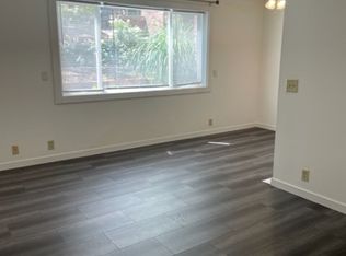 University Court, Omaha, NE 68105