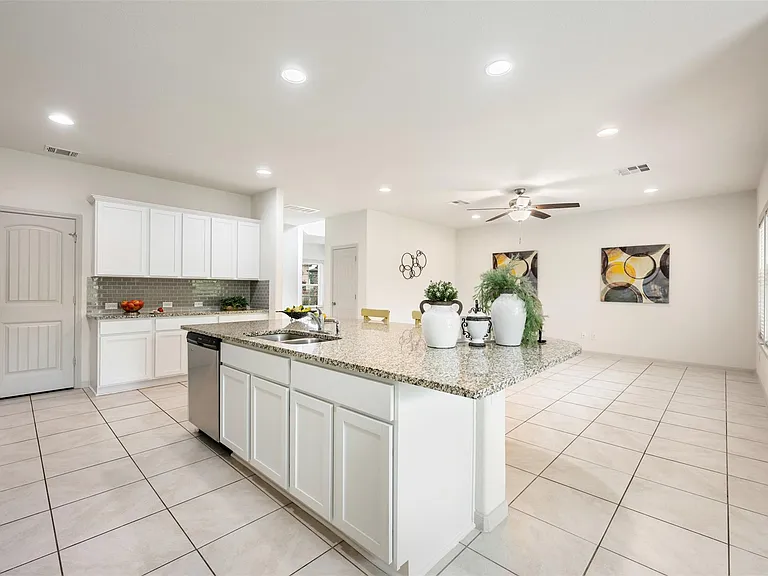 1116 La Conterra Blvd — Photo 20