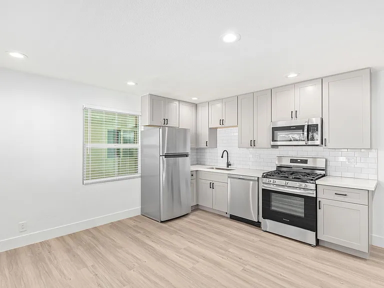498 N Arizona Ave #5 — Photo 25