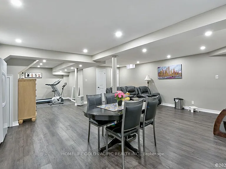 48 Havagal Cres — Photo 33