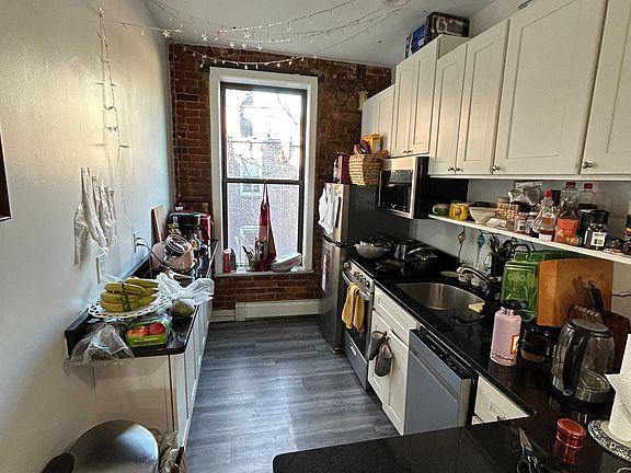 2nd image of 19 Cortes St