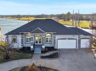 6611 W Briarwood Cir, Wichita, KS 67212