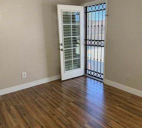5th image of 10421 Valle Del Mar Dr