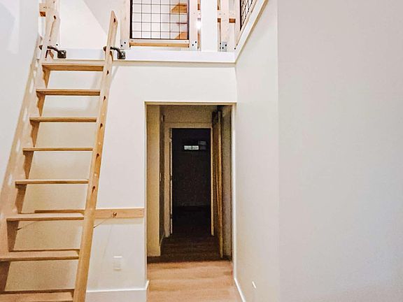3rd image of 102 Saco Ave