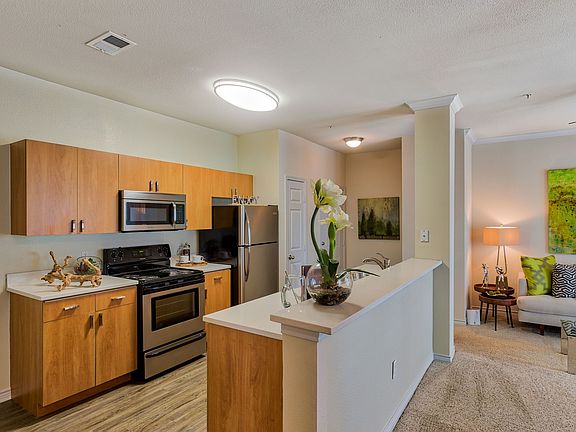 5th image of 460 SW Longview Blvd #623