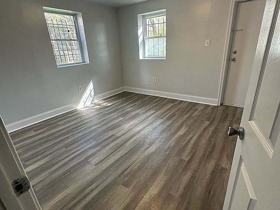 4th image of 425 60th St NE #B