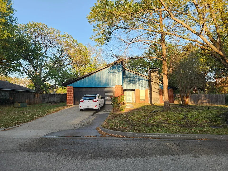 1913 Willowcrest Loop